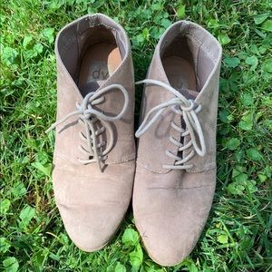 Dolce Vita Suede-like Shoe 6.5